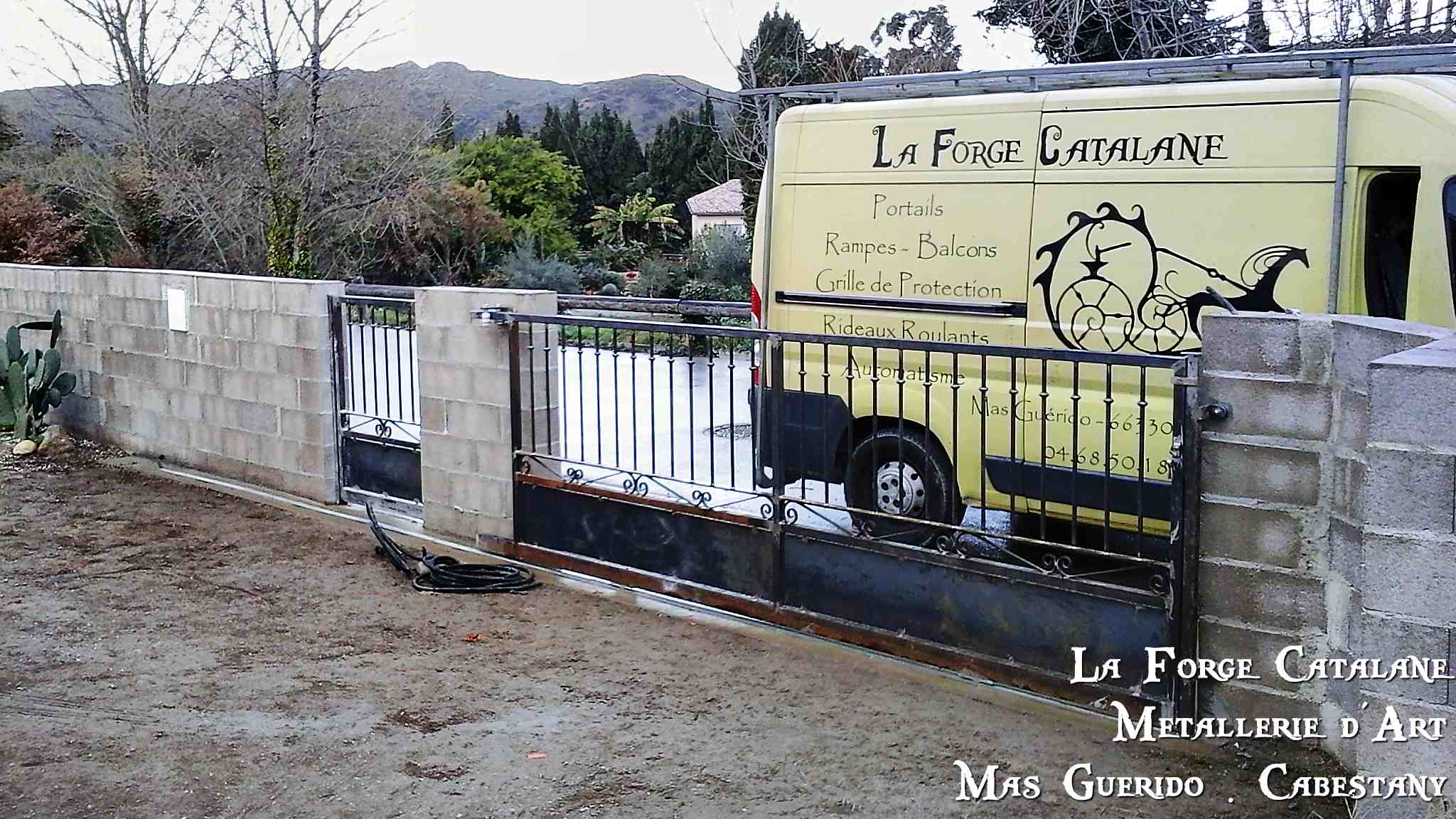 portail portillon frise volute soubassement tole.jpg